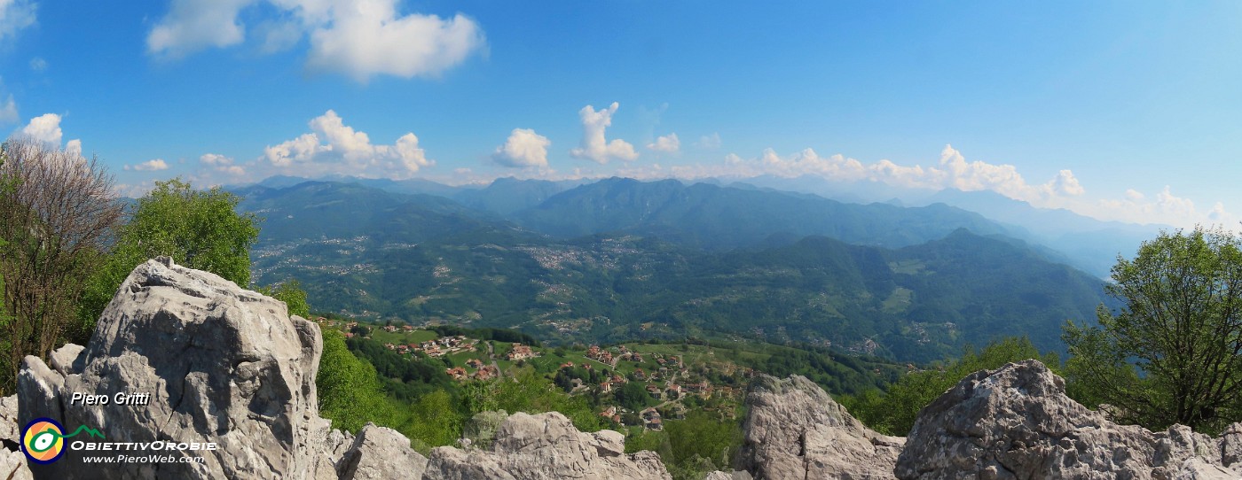 23 Bella vista su Roncola e Prealpi Orobie di Val Imagna, Val Brembilla, Val Brembana.jpg